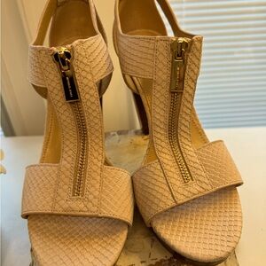 Michael Kors Size 9.0 Beige Sandals Zipper 4” heel Genuine Leather Snake Print